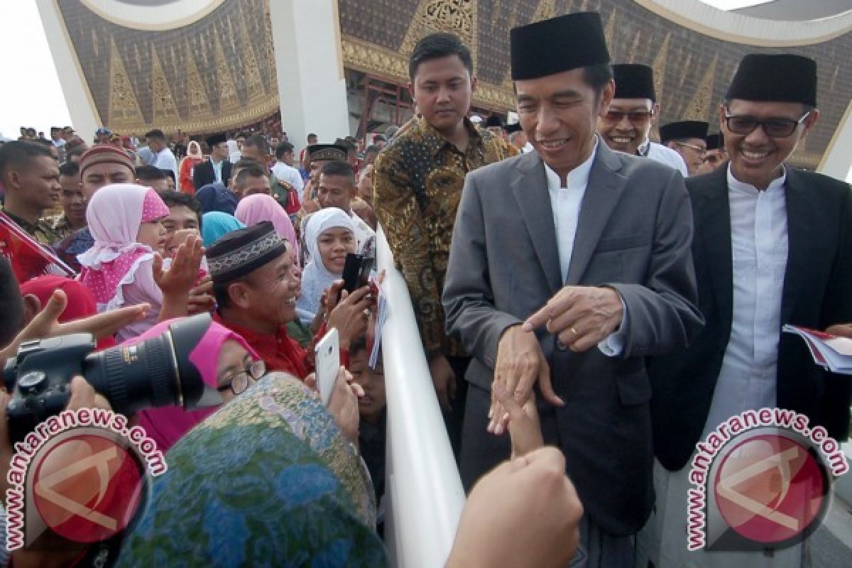 Gubernur Sumbar: Jokowi Presiden Pertama Shalat Id Di Padang