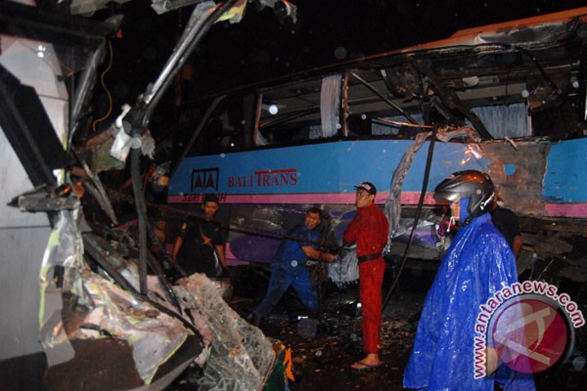Dua bus terlibat kecelakaan di Sidoarjo