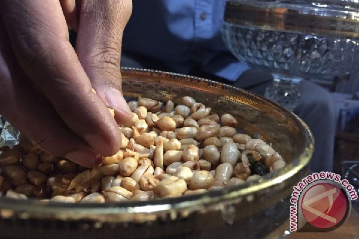 Kacang tojin, camilan wajib saat Lebaran di Sumatera Barat