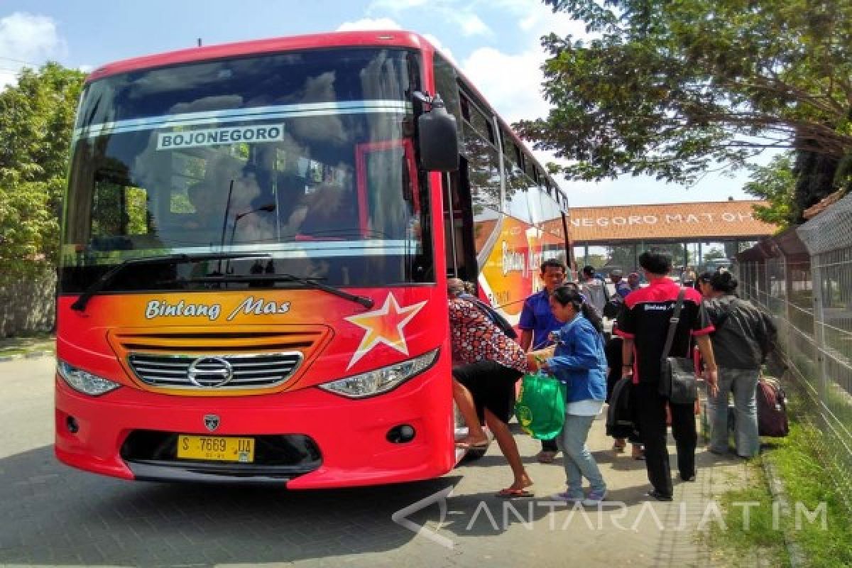 Pengemudi: Jalur Jalan Raya Bojonegoro-Babat Masih Macet