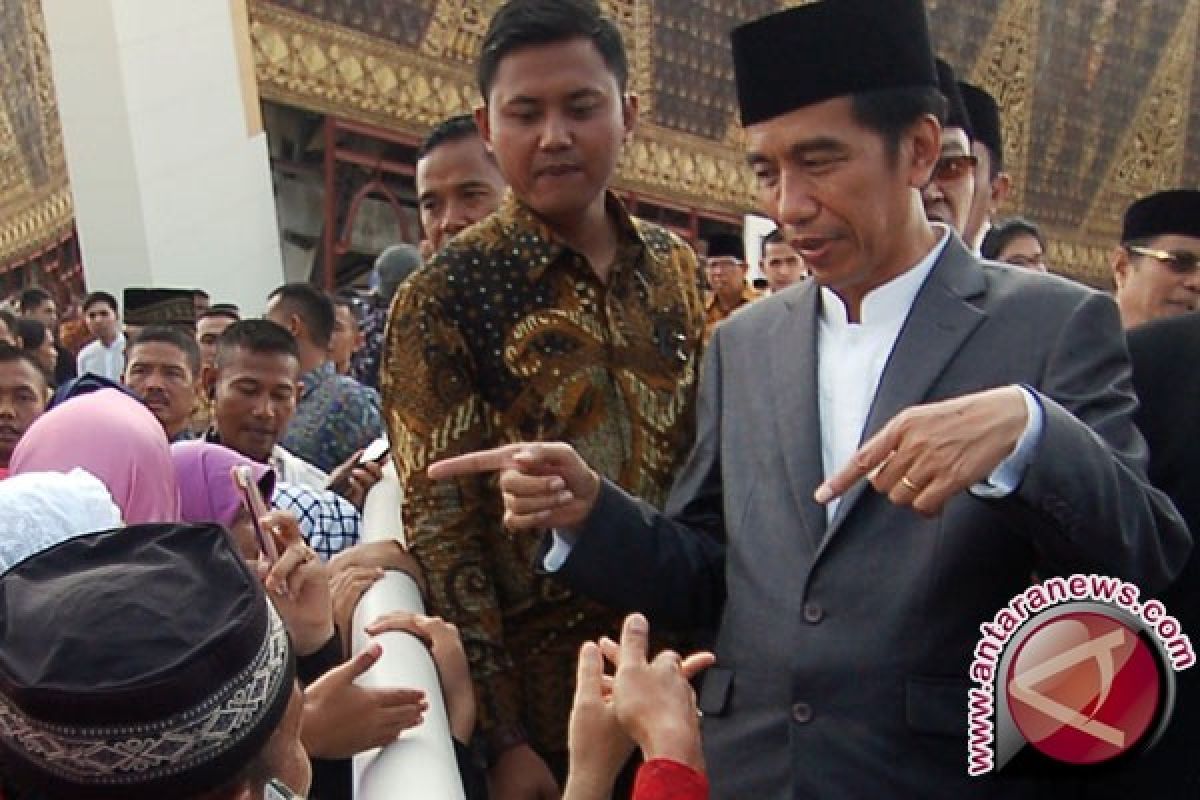 Presiden Jokowi sempatkan 