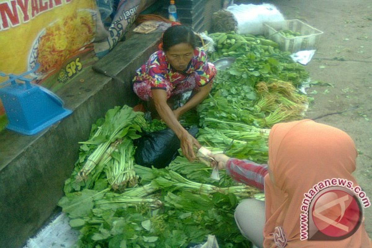    Bosan daging, warga buru ikan dan sayuran