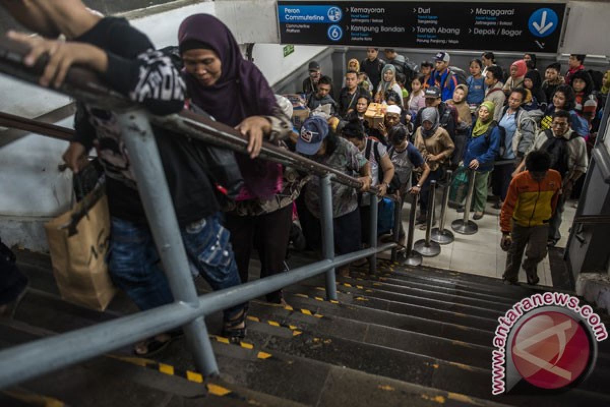 13.624 pemudik tiba di Stasiun Pasar Senen