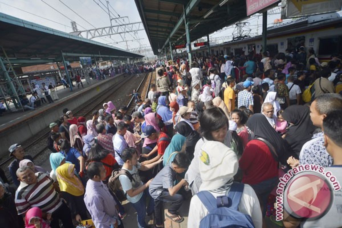 KAI siapkan lahan khusus bus-ojek di Manggarai untuk tanggulangi kemacetan