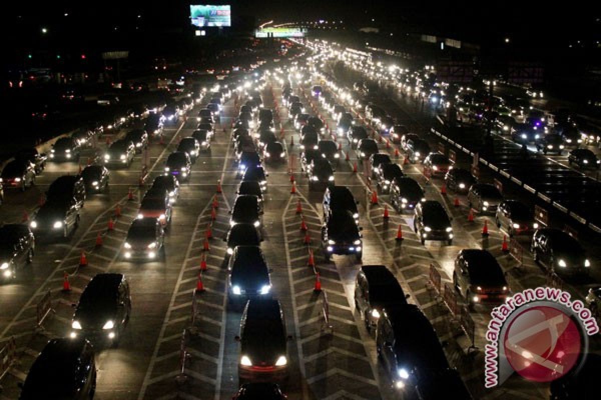 Puncak arus balik Lebaran terjadi Jumat ini