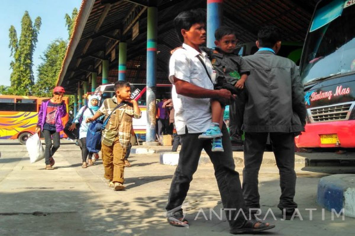 Terminal Rajekwesi Bojonegoro Dipadati Penumpang Arus Balik 