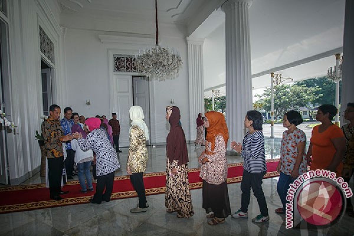 VP attends president`s open house reception in Yogyakarta