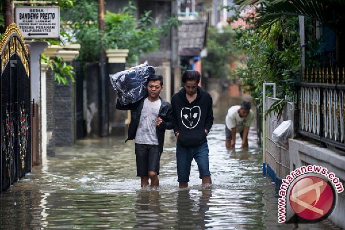 Hujan Deras dan Angin Kencang Landa Sumut