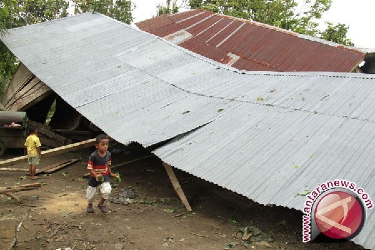 Angin Puting Beliung Landa Langkat Satu Tewas