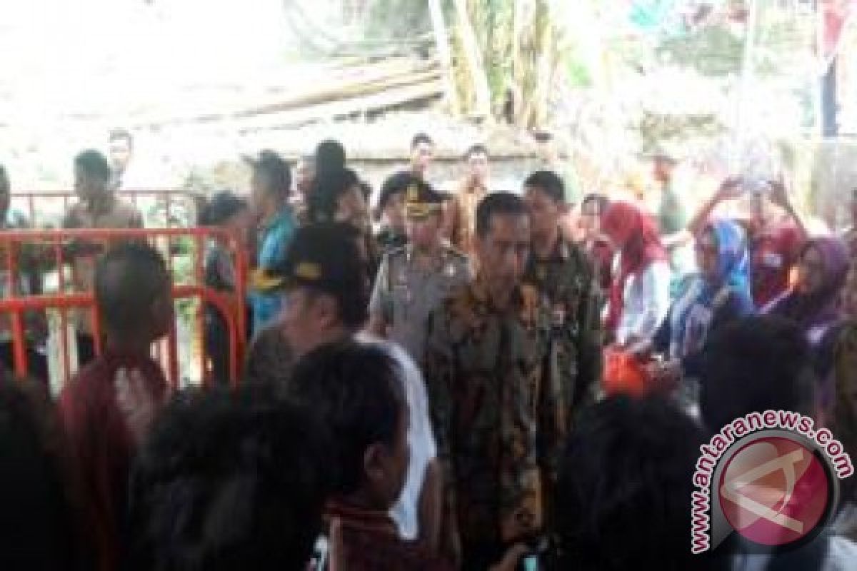 Presiden bagikan sembako di Kampung Badran Yogyakarta