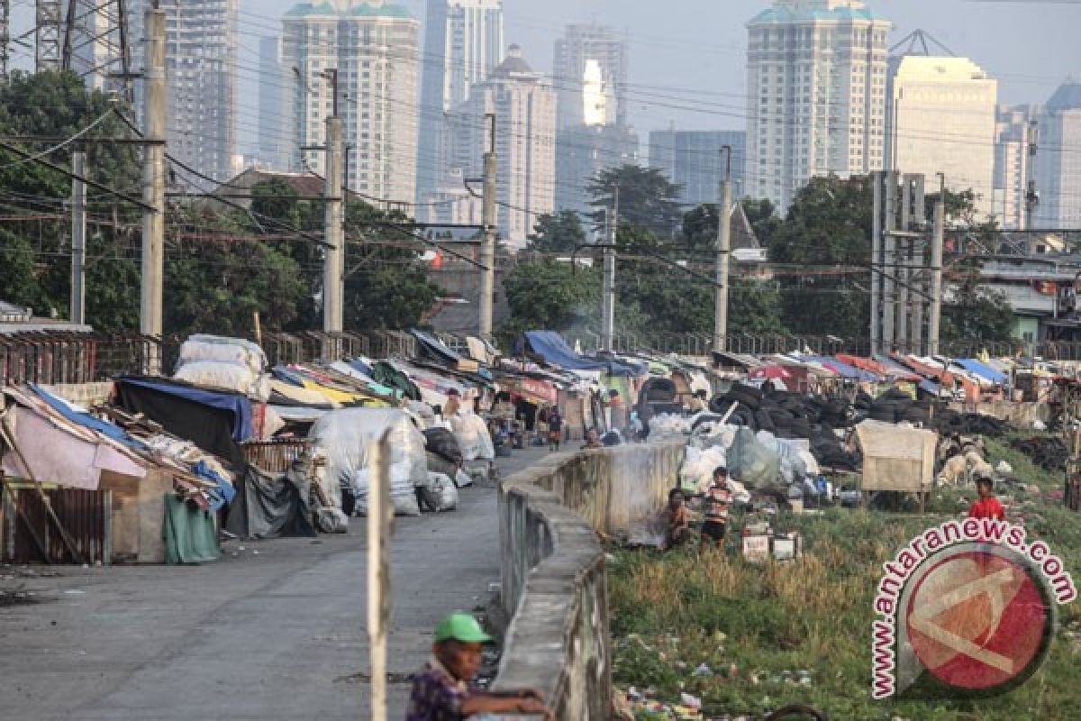 Newcomers barred from setting up huts in Jakarta