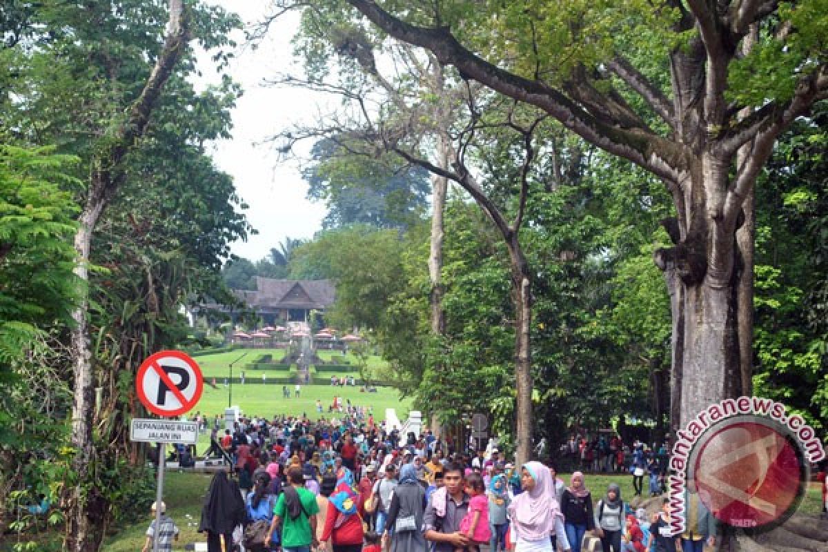 Kebun Raya Bogor ditutup sementara karena angin kencang