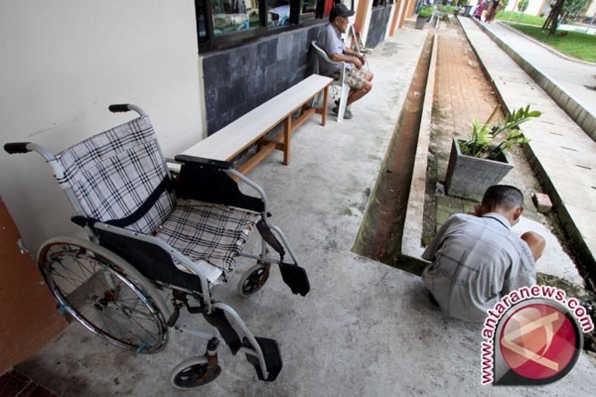 Ratusan Orang Tua Telantar di Malang