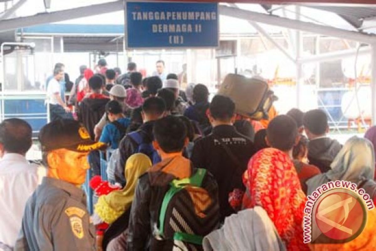 Pemudik arus balik di Bakauheni 26 Persen