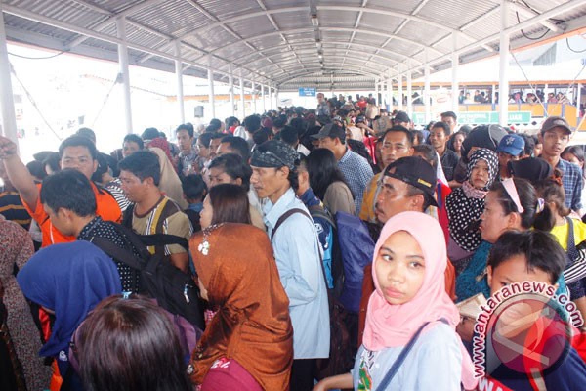 Pelajar dominasi arus balik susulan di Bakauheni