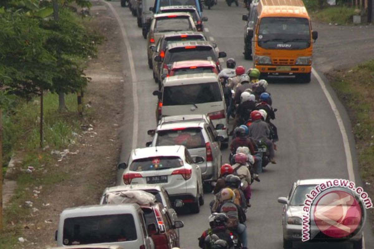 Lalu lintas kendaraan Pekalongan-Batang padat merayap