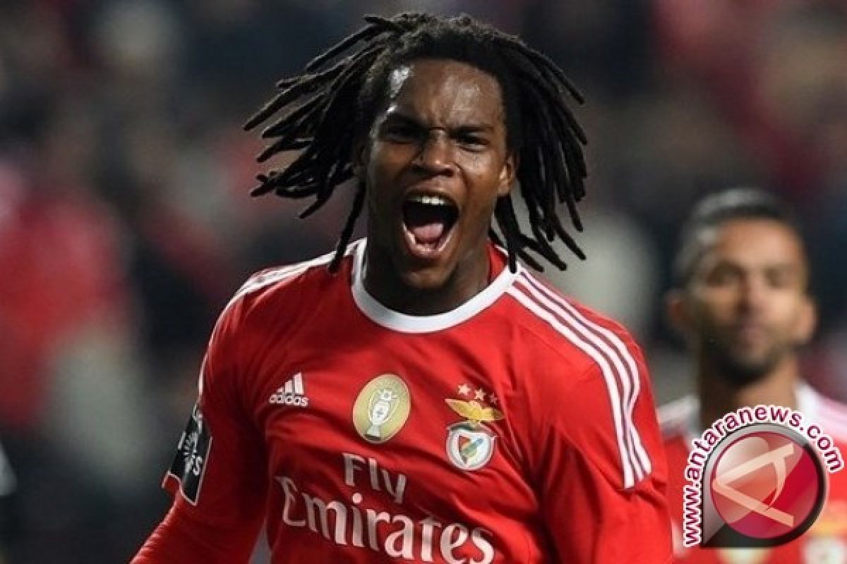 Piala Eropa - Renato Sanches pemain muda terbaik