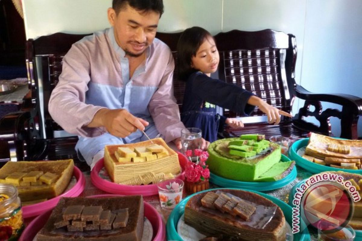 Kue Lapis Menu Wajib Lebaran Masyarakat Sambas