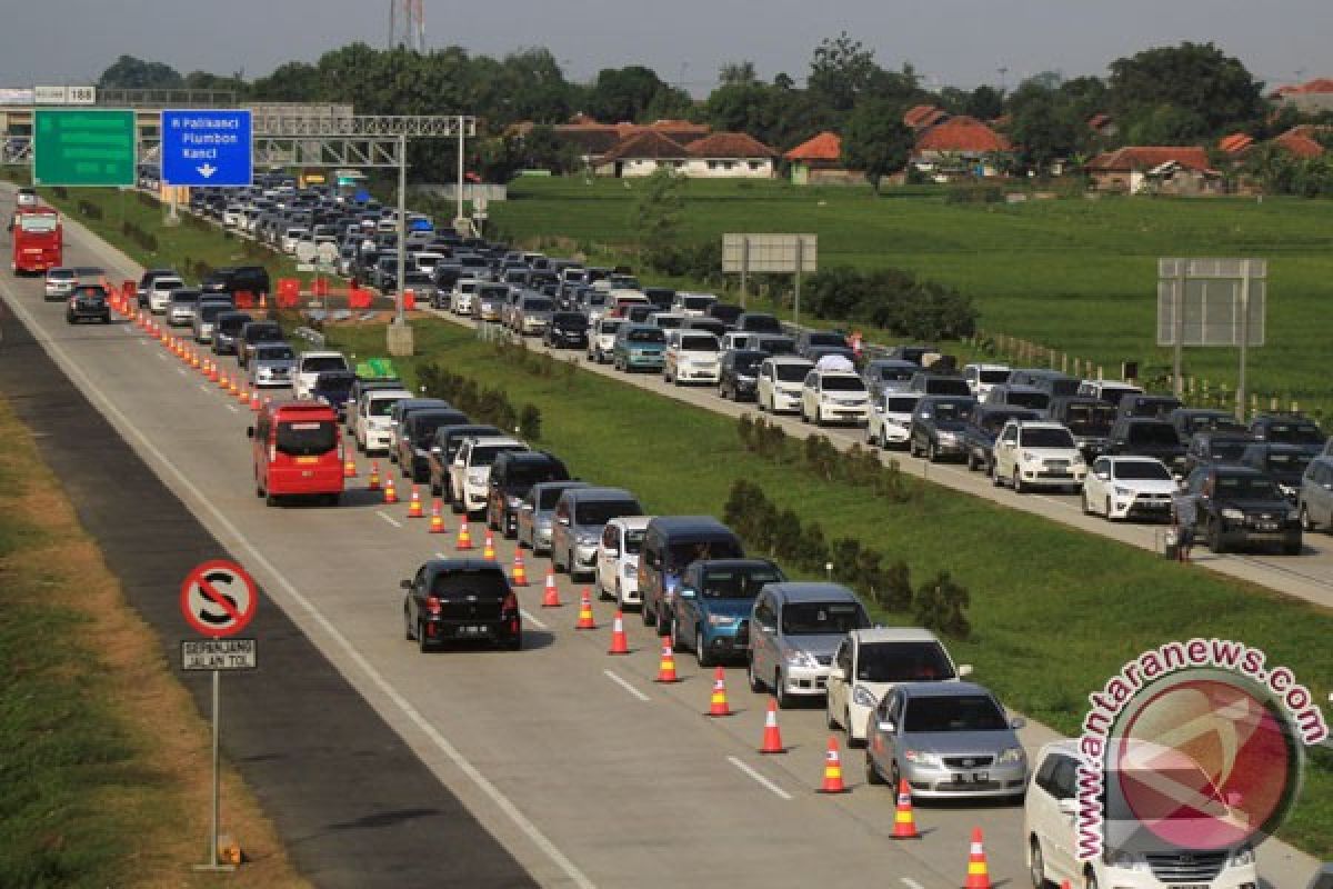 Pemudik arus balik masih padati gerbang tol Palimanan