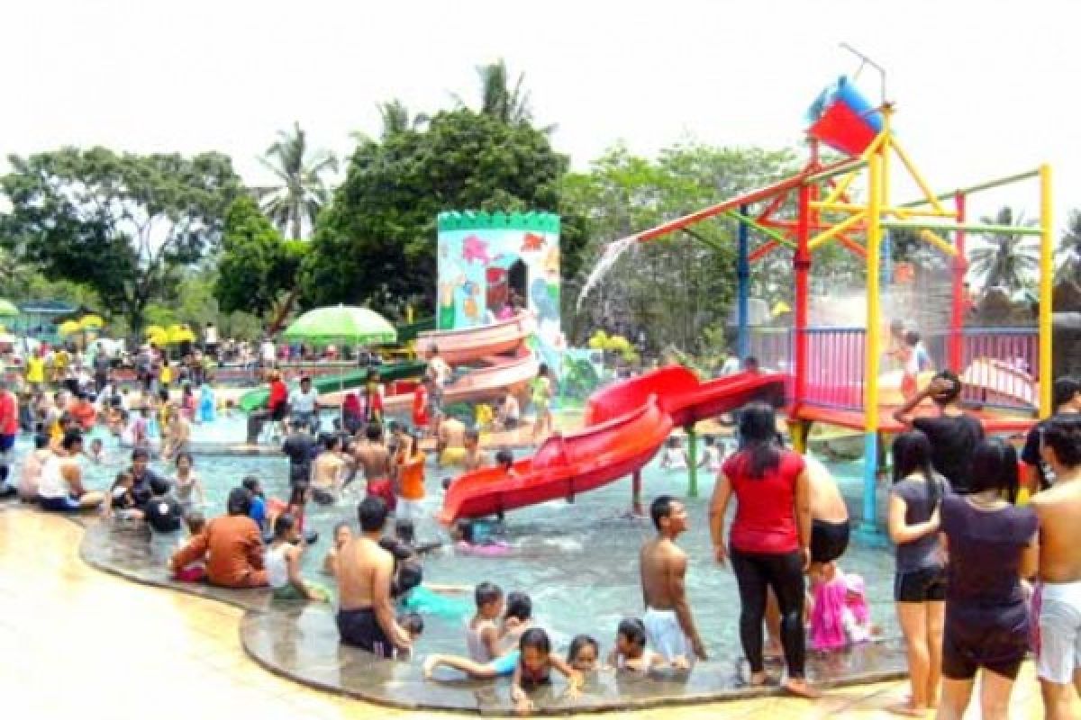 Bernostalgia di Kolam "Klangenan" Pikatan Water Park
