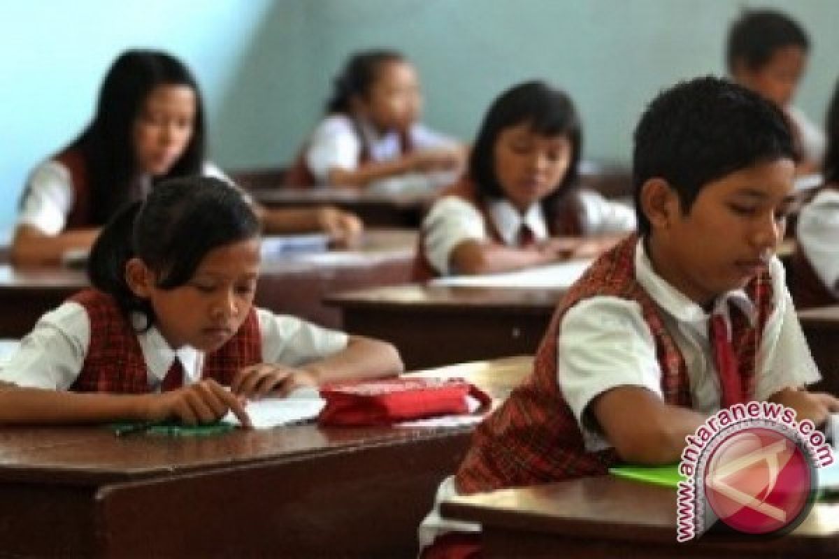 Korpri Banten Salurkan Beasiswa 145 Siswa Berprestasi