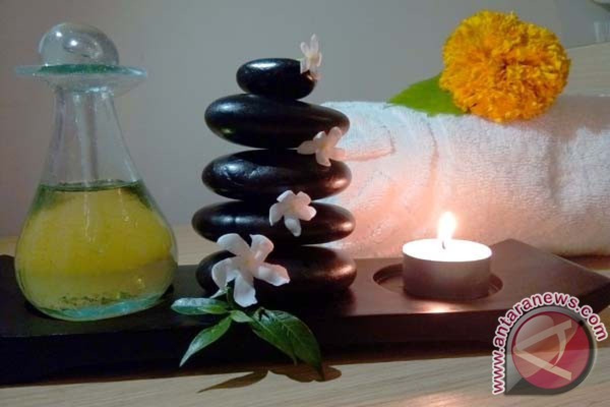 Lepaskan Lelah Anda dengan Warm Stone Massage di Ramada Encore Bali Seminyak 