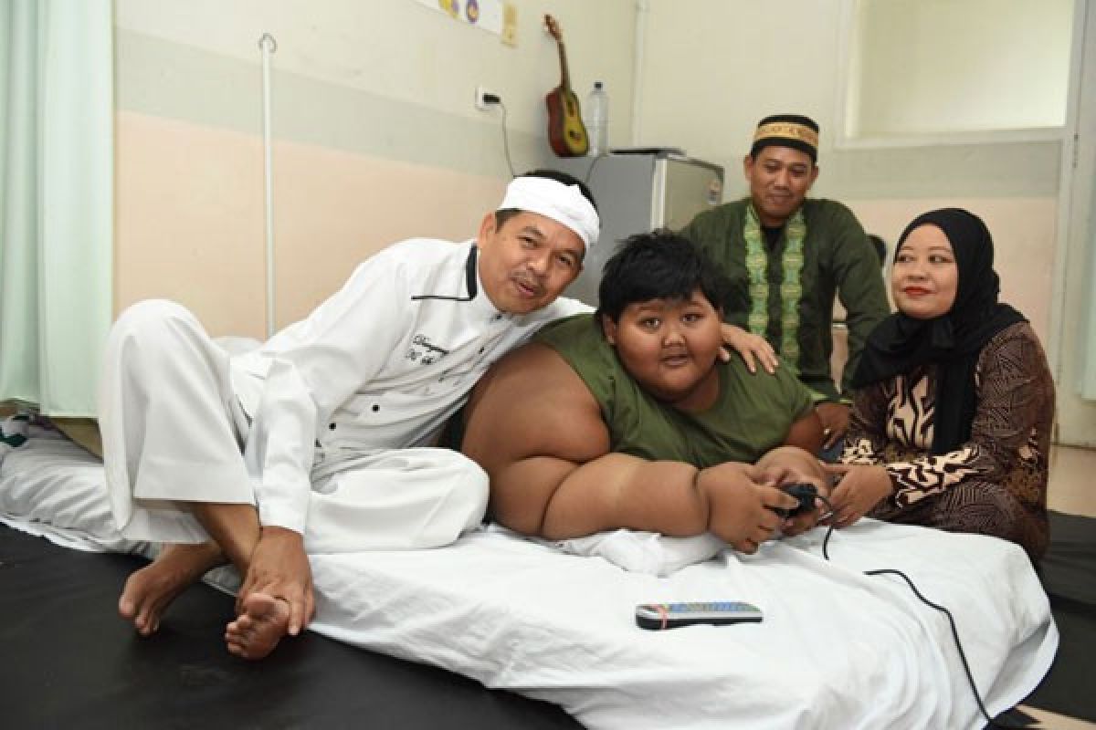 Bobot Arya penderita obesitas ekstrem turun jadi 186 kilogram