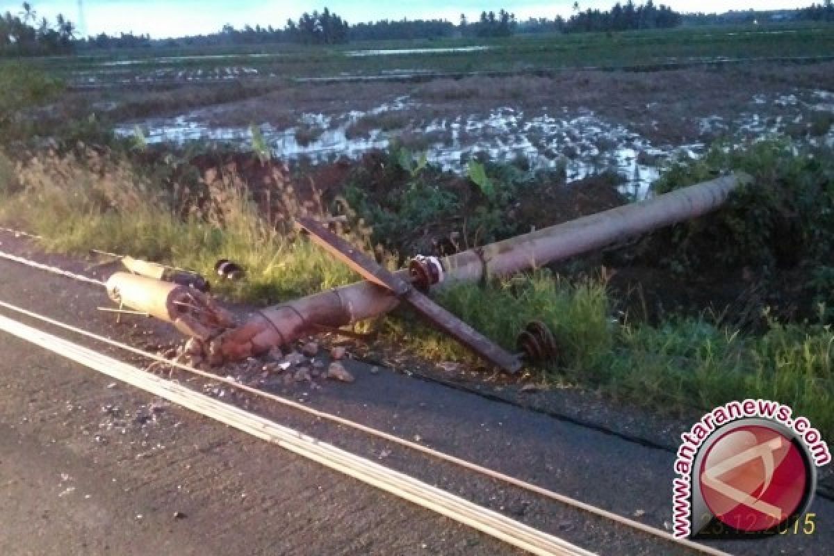 Puluhan Tiang Listrik Di Binjai Tumbang Akibat Puting Beliung