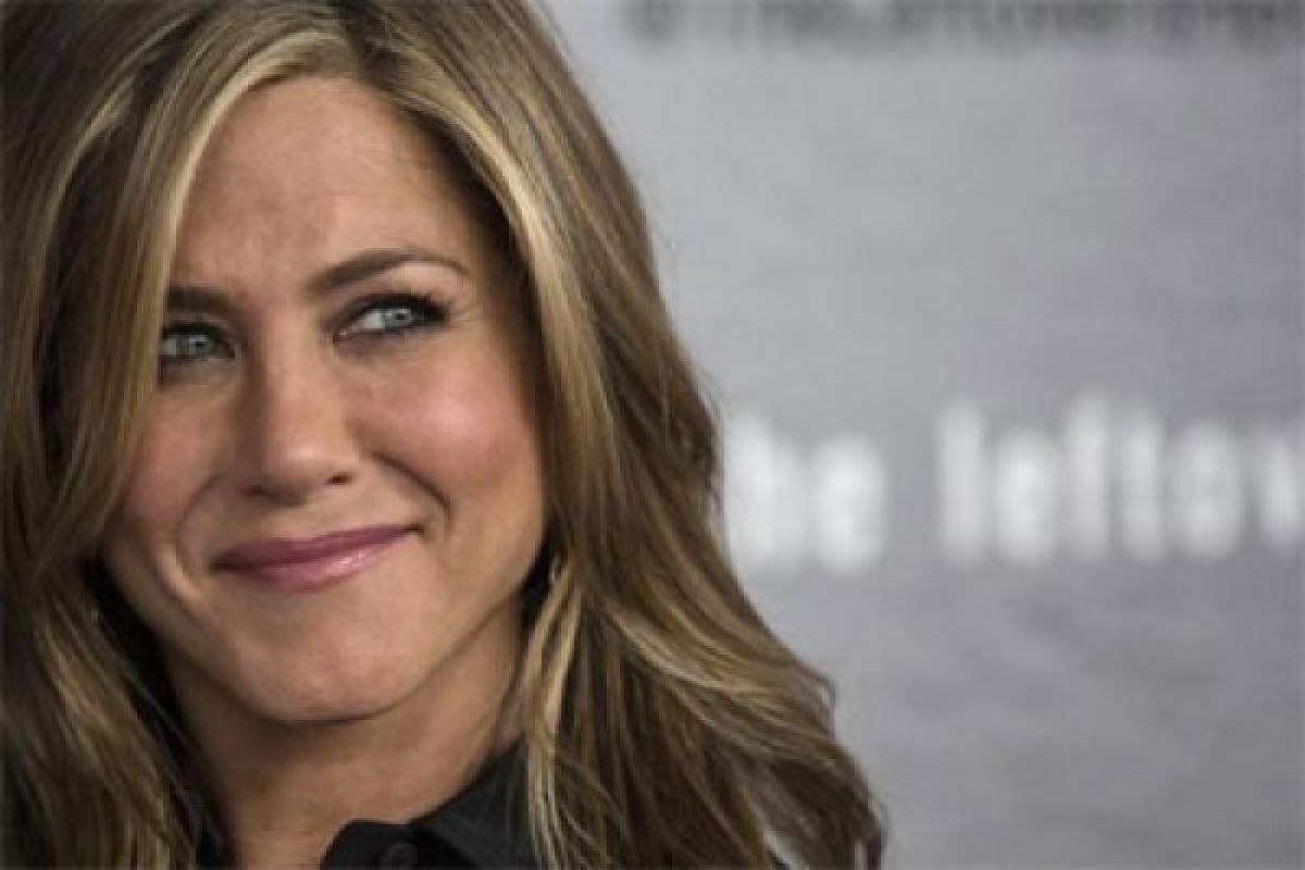 Jet pribadi Jennifer Anniston mendarat darurat di California