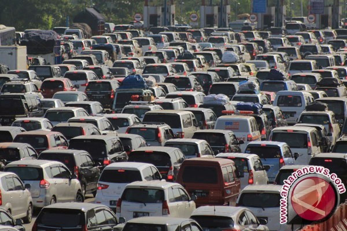 Arus Kendaraan Tol Cipali Ramai Lancar