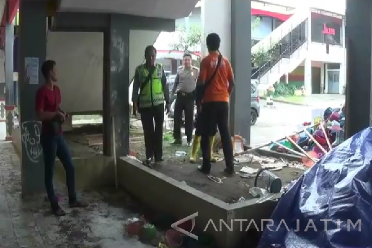 Tim Labfor Polda Jatim Selidiki Kebakaran Pasar Legi Blitar      