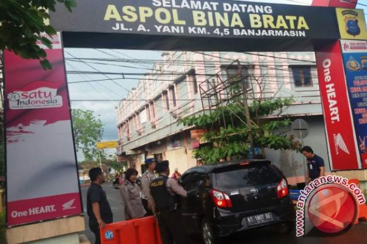 Polisi Periksa Setiap Kendaraan Masuk Ke Aspol 