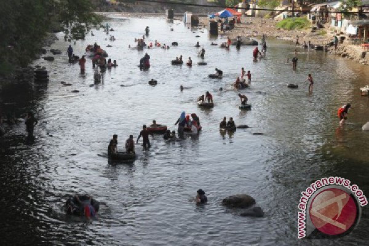 Omset pedagang di objek wisata abdya turun