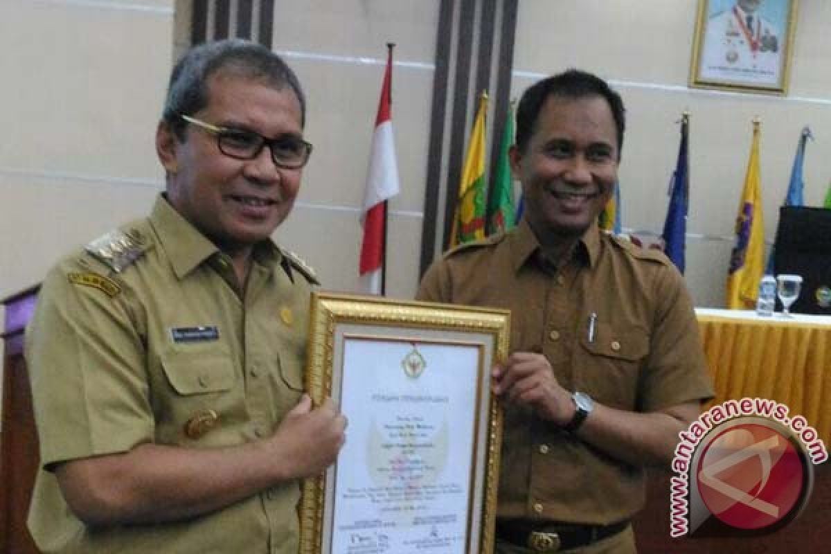 Wali Kota Makassar terima piagam WTP