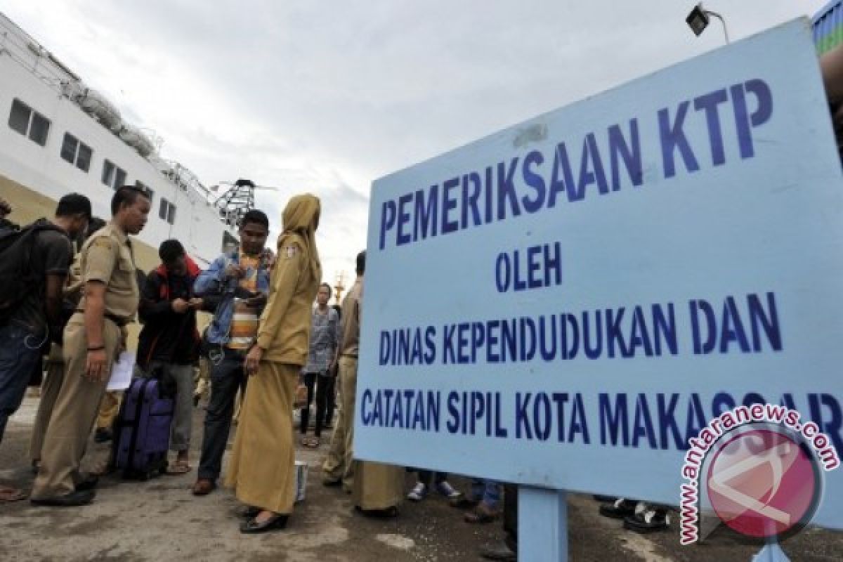 Disdukcapil-Satpol "sweeping" pendatang di Pelabuhan Makassar