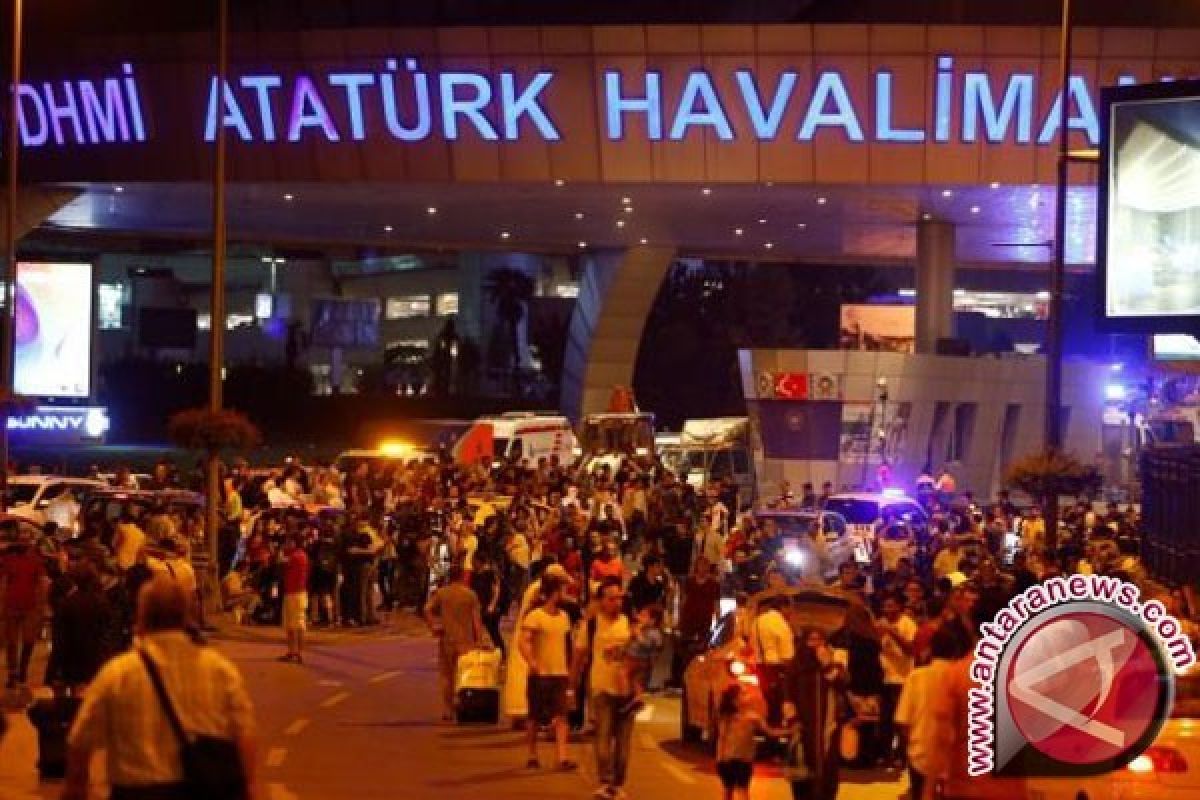 Puluhan WNI terjebak di bandara Ataturk Istambul 