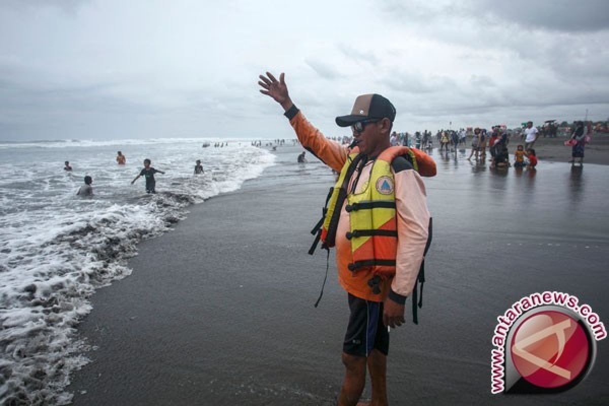 BMKG: pasang laut Membalong lebih dua meter