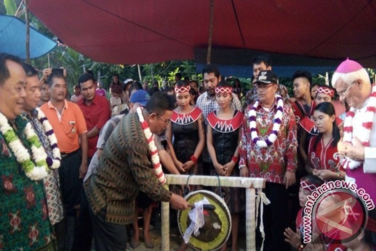 Bupati Sekadau Kembali Resmikan Gereja