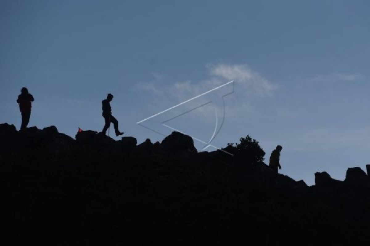 Dua Pendaki Gunung Slamet Tersesat