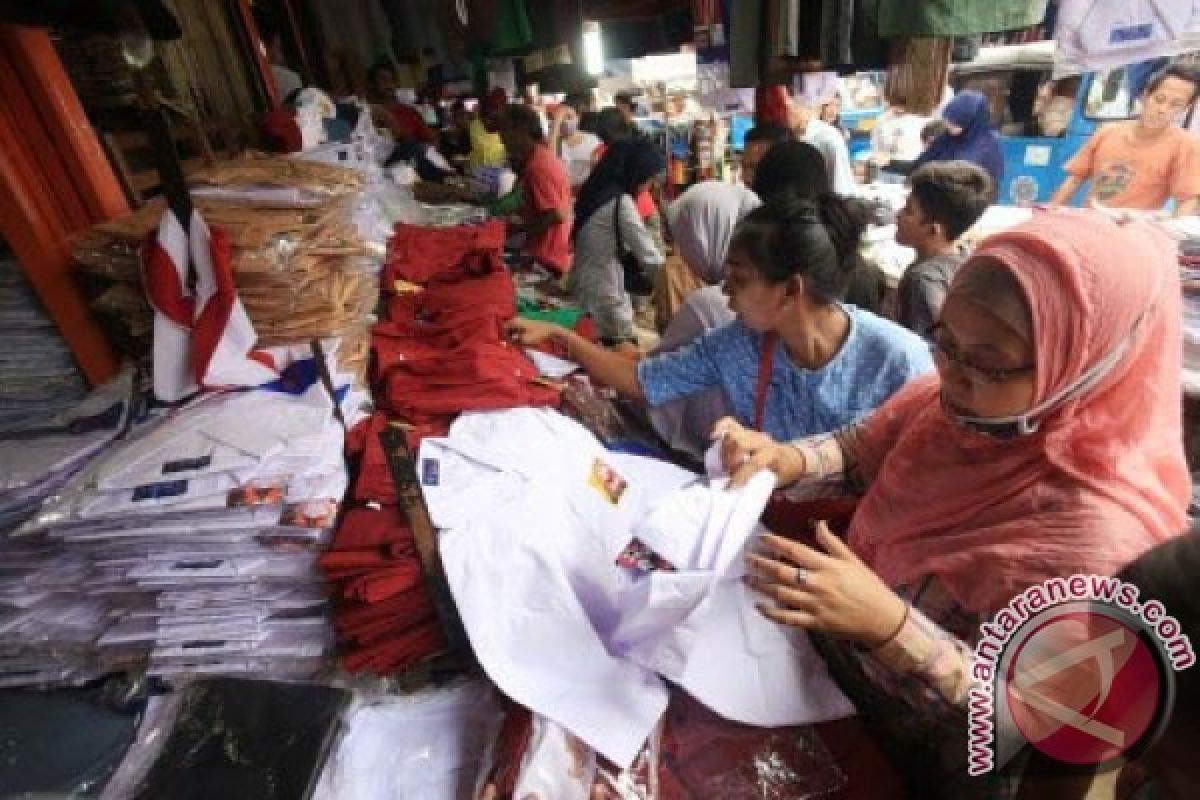 Usai Lebaran Warga Mulai Serbu Perlengkapan Sekolah