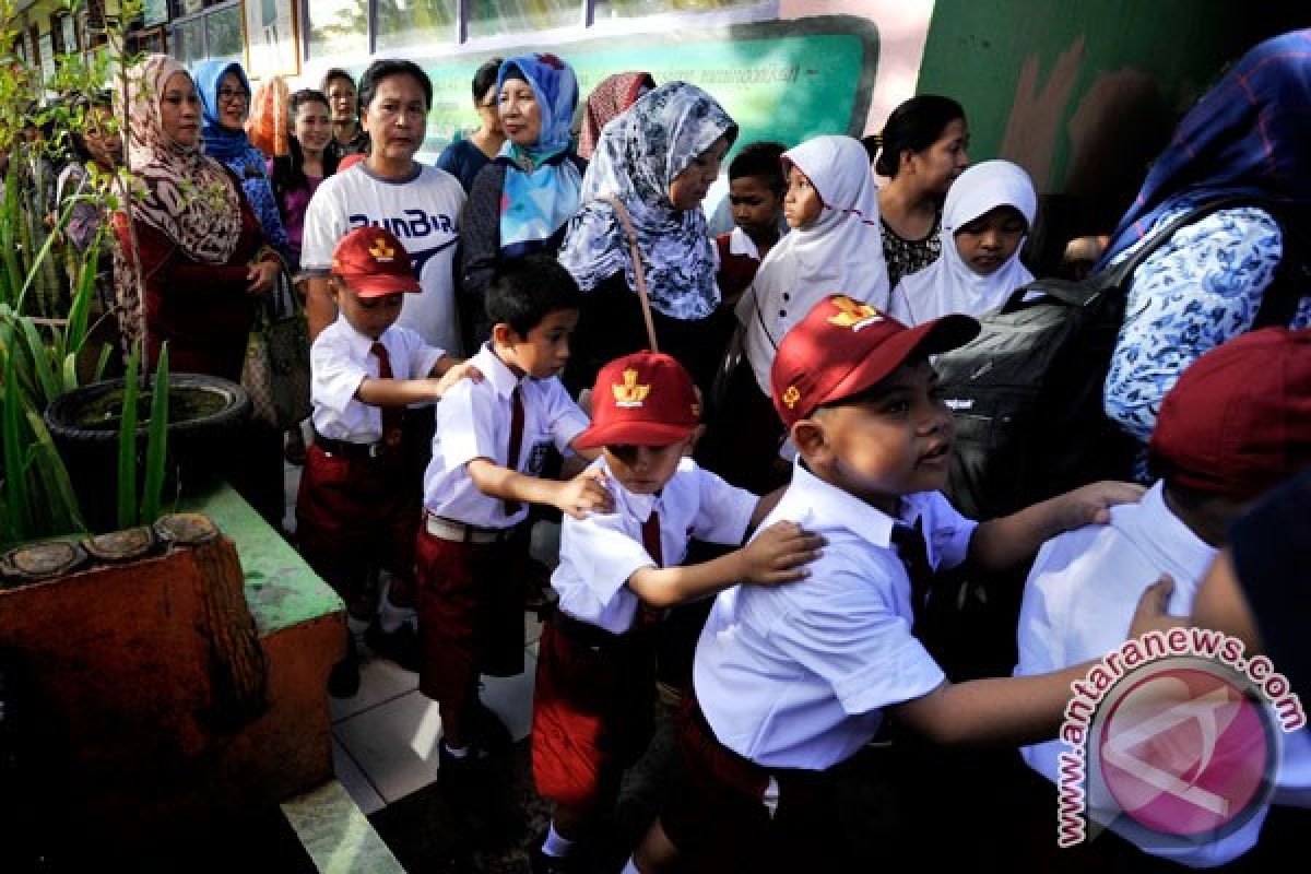 "Full day school" berisiko membuat siswa seperti robot