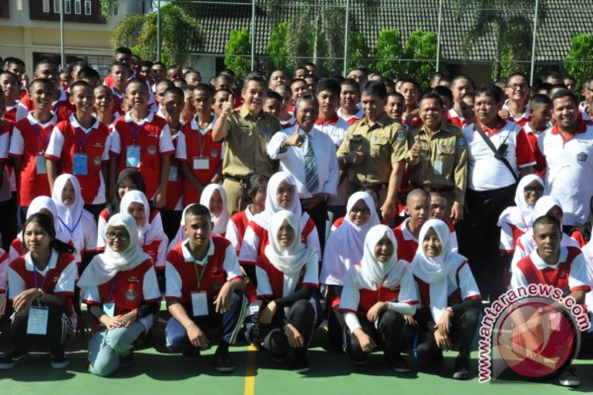 Gubernur Babel Pantau Hari Pertama Anak Sekolah