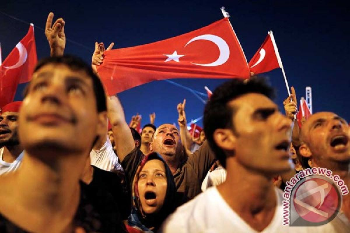 Warga Turki turun ke jalan protes upaya kudeta