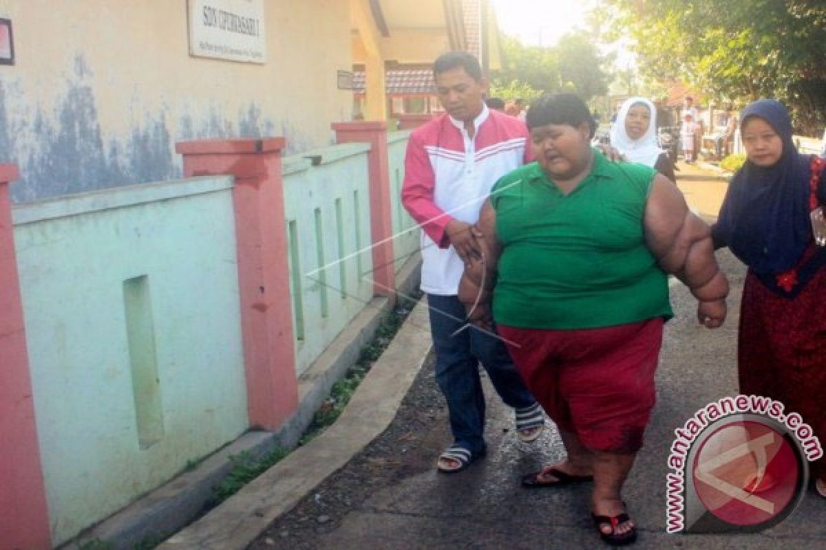 Bocah Obesitas Karawang Belajar Di Rumah