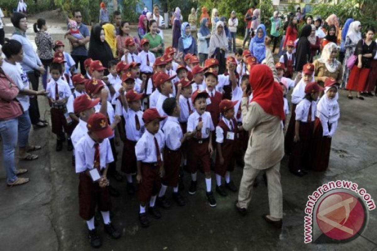 Hari pertama sekolah di Makassar diisi praorientasi 