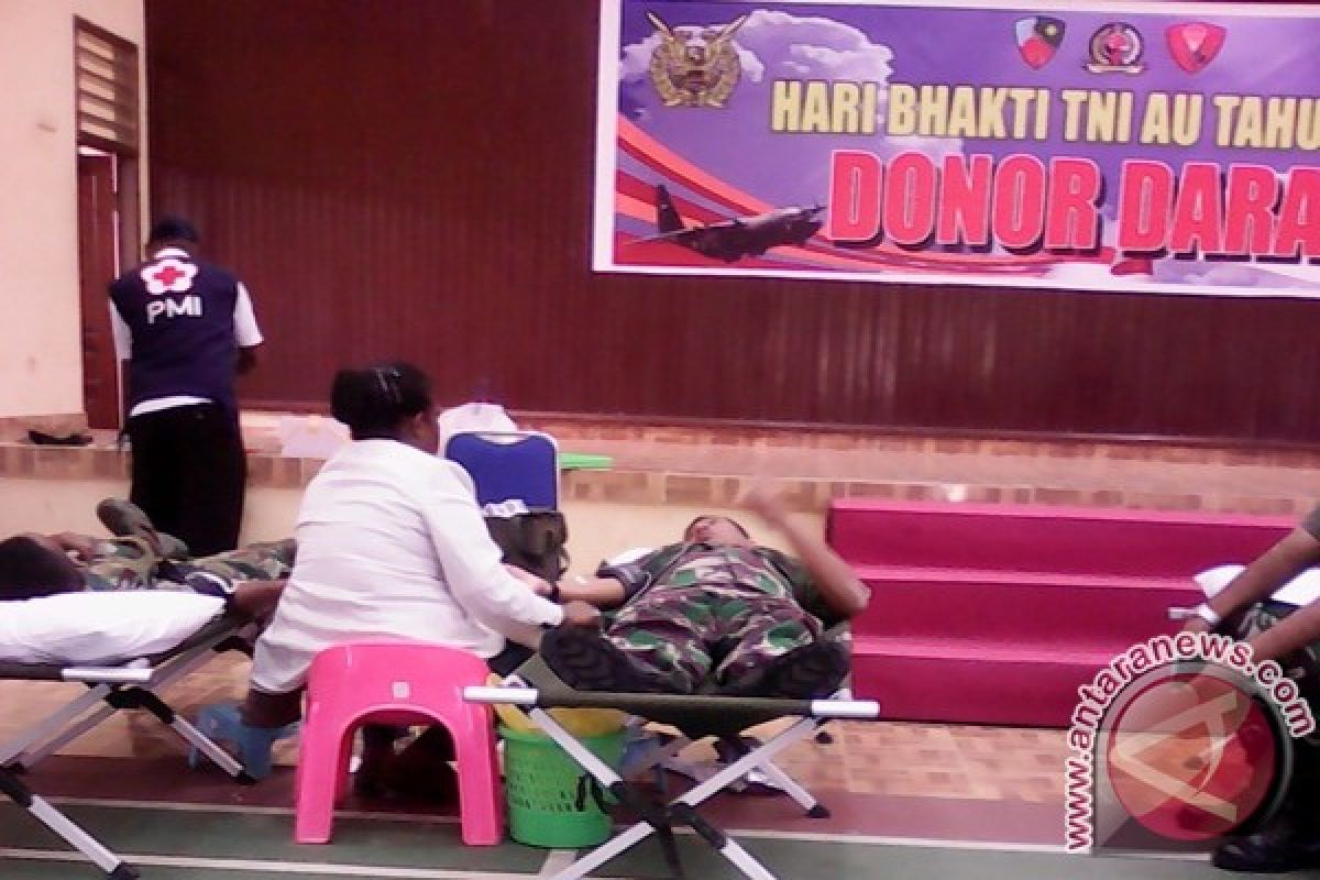 Prajurit TNI AU di Biak sumbang 100 kantong darah