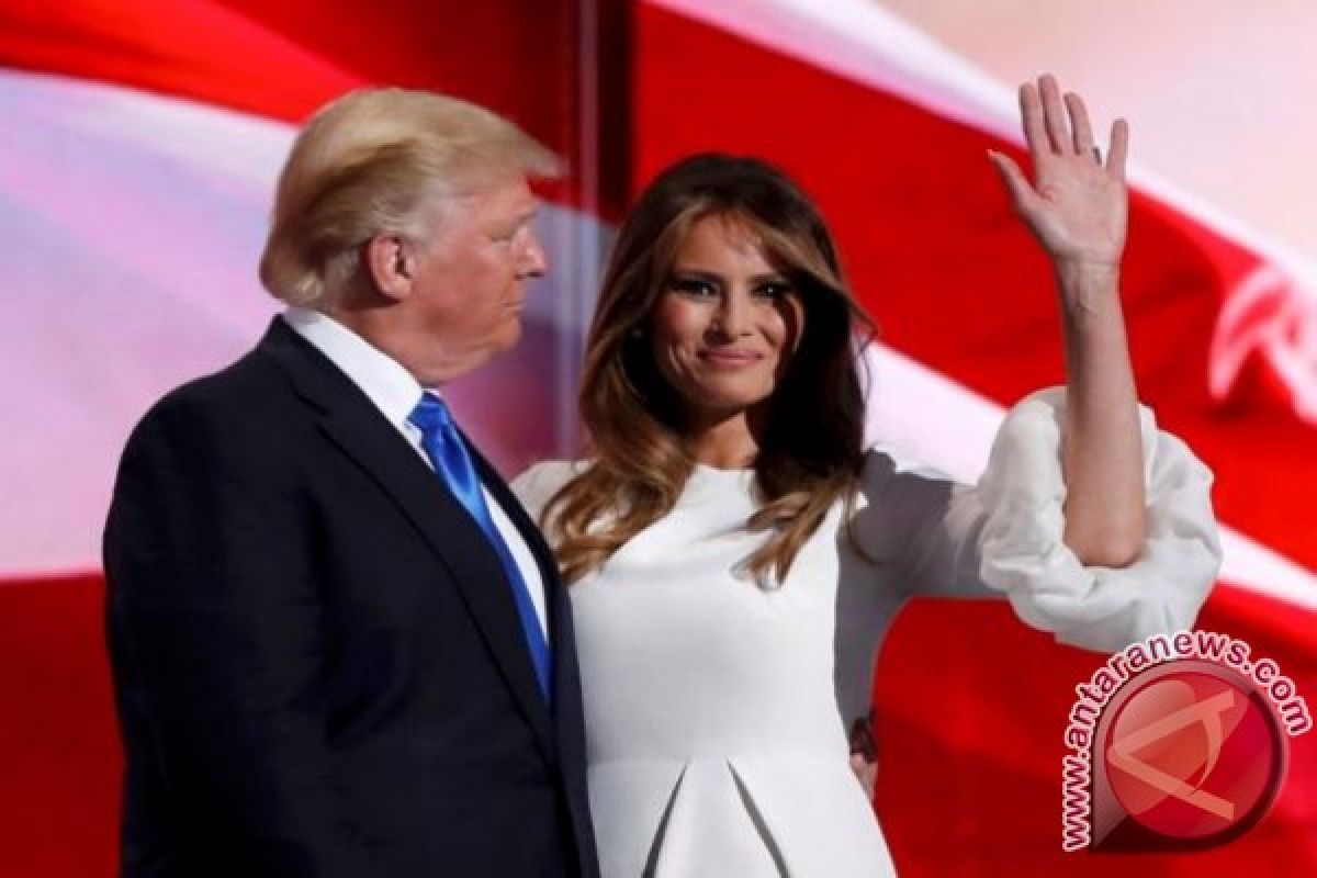 Usai dipakai pidato, gaun istri Donald Trump ludes terjual