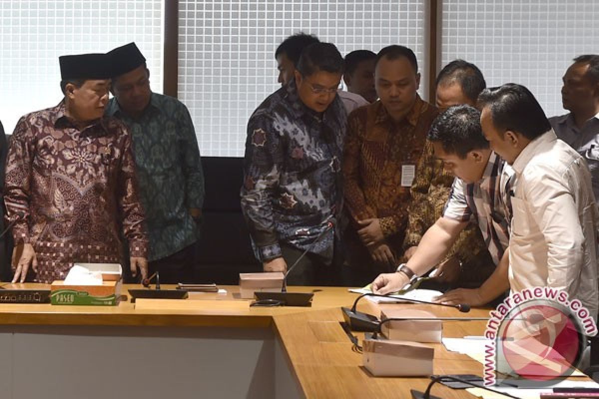 Orangtua korban vaksin palsu melapor ke DPR 