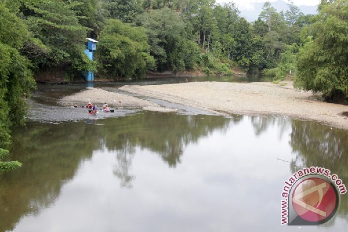 Debit air sungai turun di Abdya