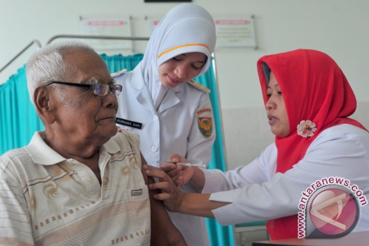 Dinkes Lubuklinggau lakukan penyuntikan vaksin meningitis calon haji